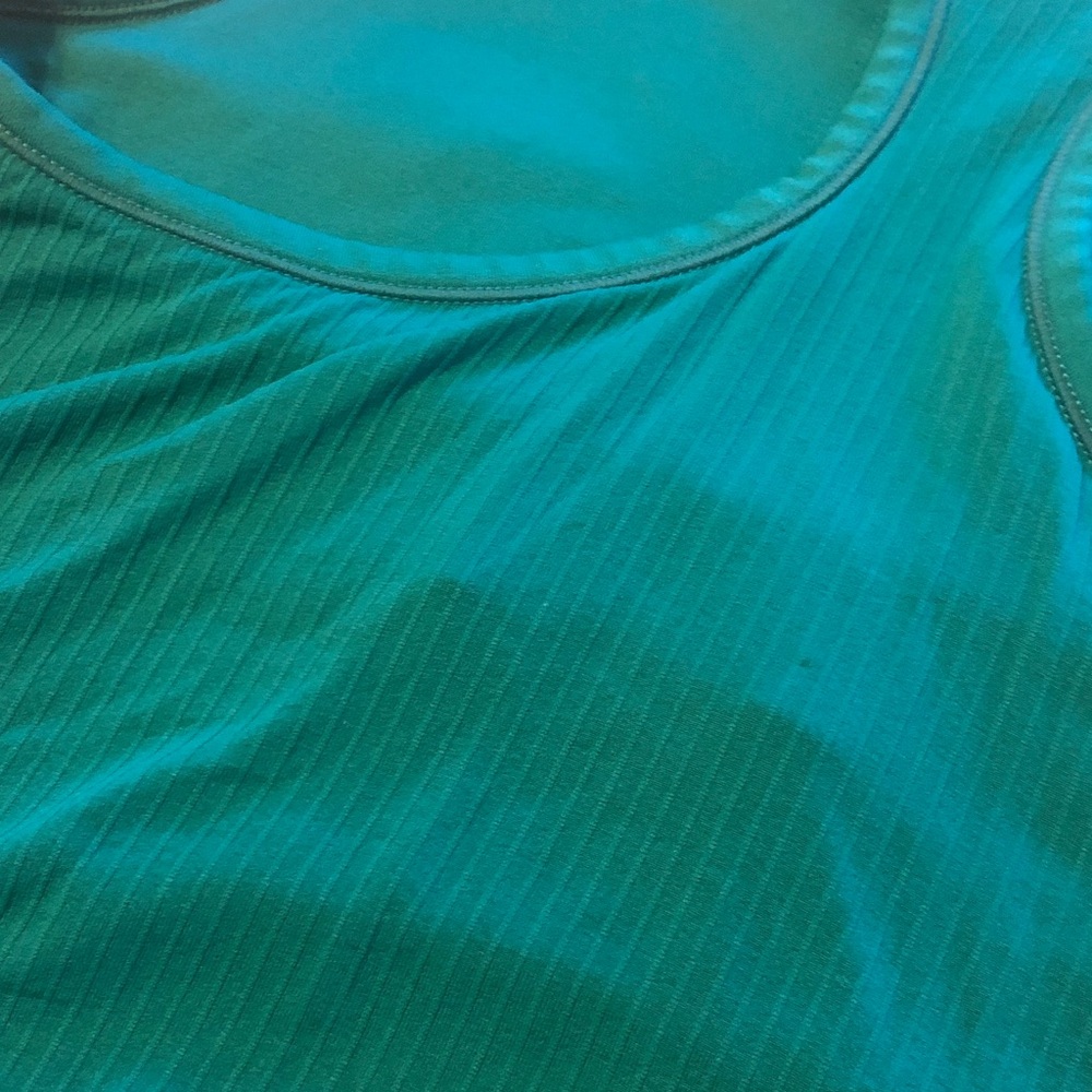 🐢LULULEMON TANK - Picture 2 of 3